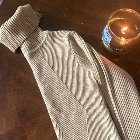 Sweaters - Cozy Light Brown Turtleneck Sweater XS